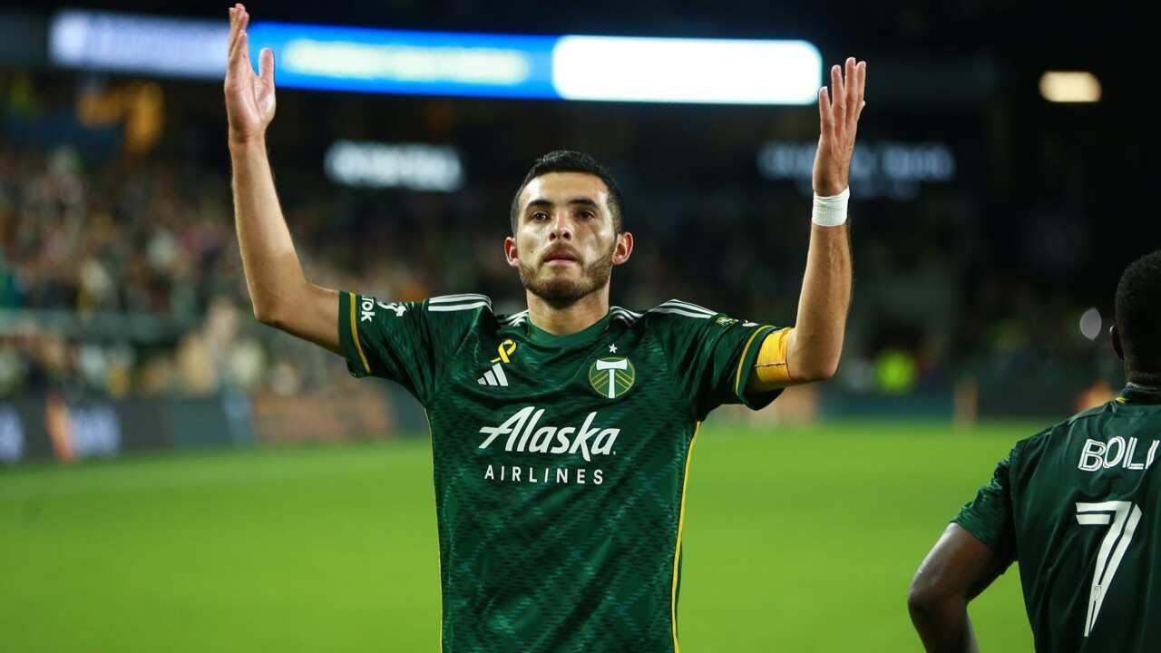 GOAL | Cristhian Paredes scores off a blistering counter just before the  half - YouTube