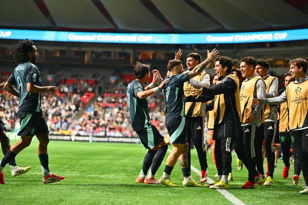 Sounders zoom ahead in Round of 16, take game 1 in Vancouver 3-0